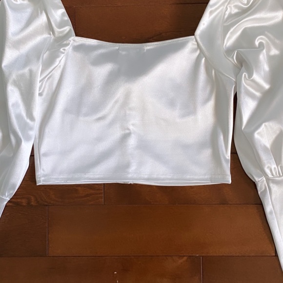 🔴SOLD FashionNova White Cropped Satin Top - Picture 5 of 5